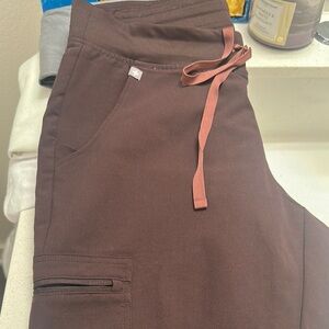 Woman’s figs expresso medium petite Zamora jogger no flaws